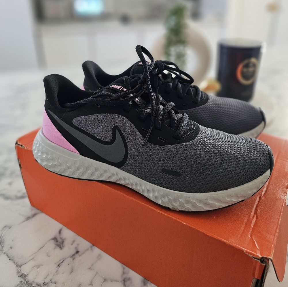 Nike Revolution 5 women sneakers